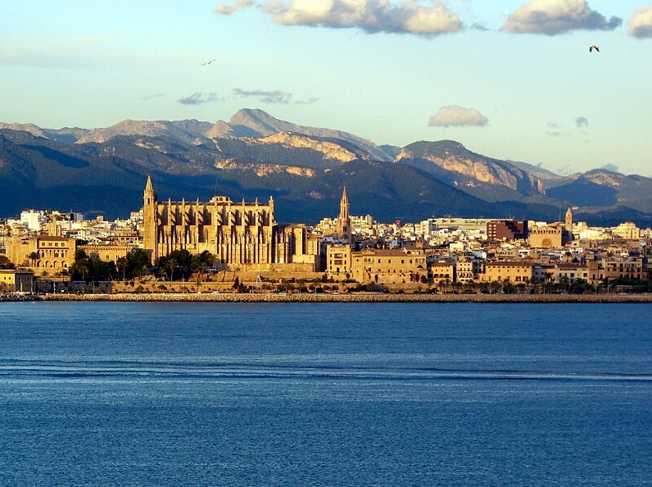 Palma Bay & Illetas Boat Tour with Snorkelling & Swim Stop