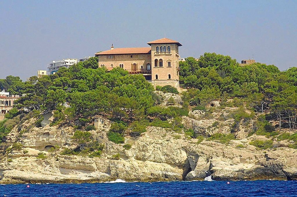 Palma Bay & Illetas Boat Tour with Snorkelling & Swim Stop