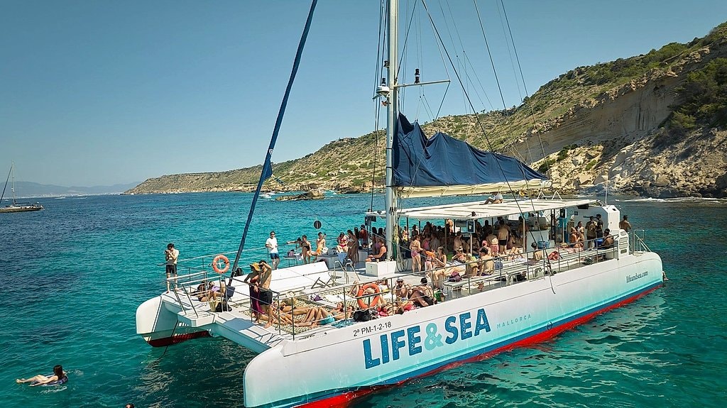 Catamaran Tour with Swimming & Snorkeling in Mallorca