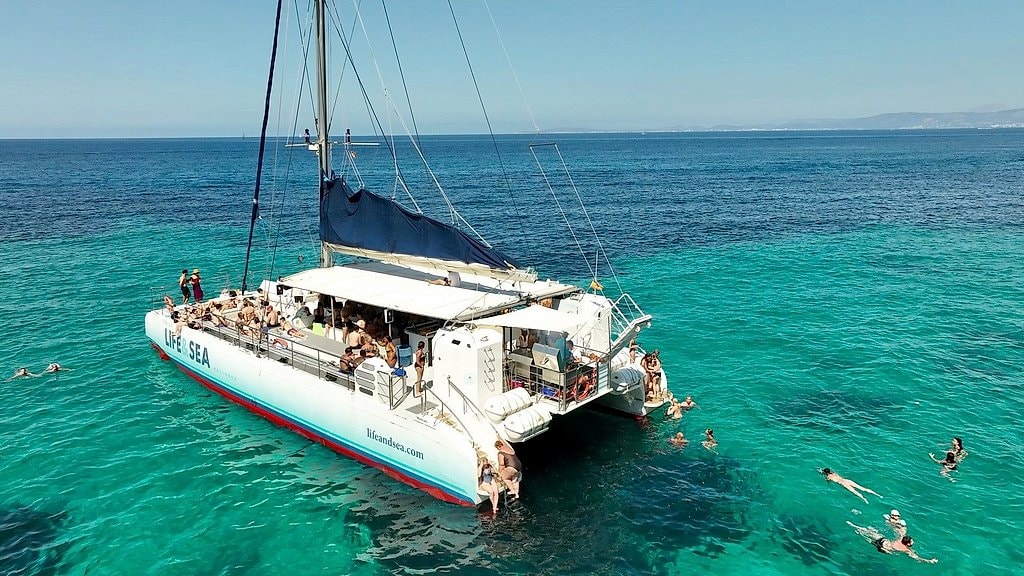 Catamaran Tour with Swimming & Snorkeling in Mallorca