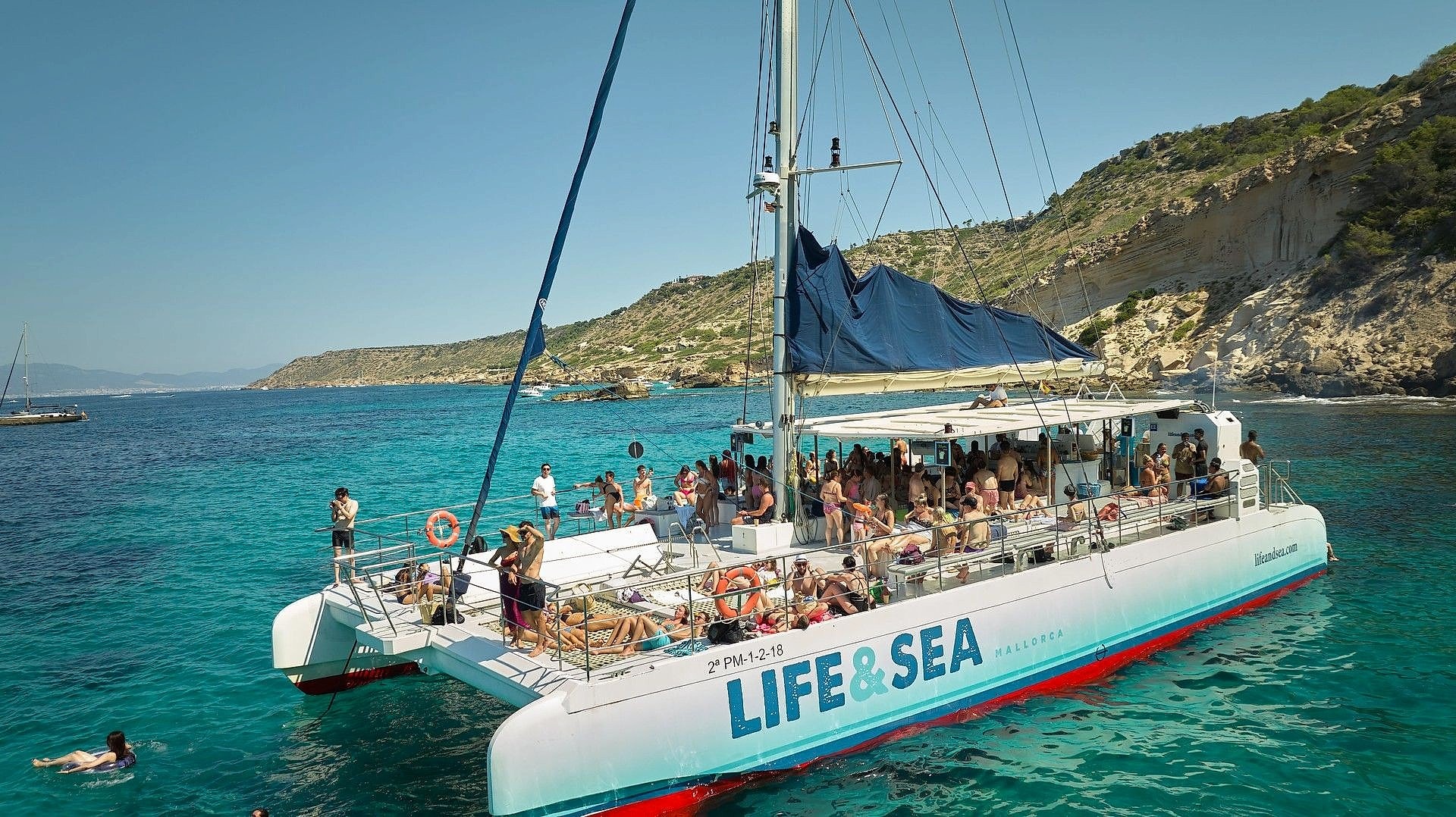 Catamaran Tour with Swimming & Snorkeling in Mallorca