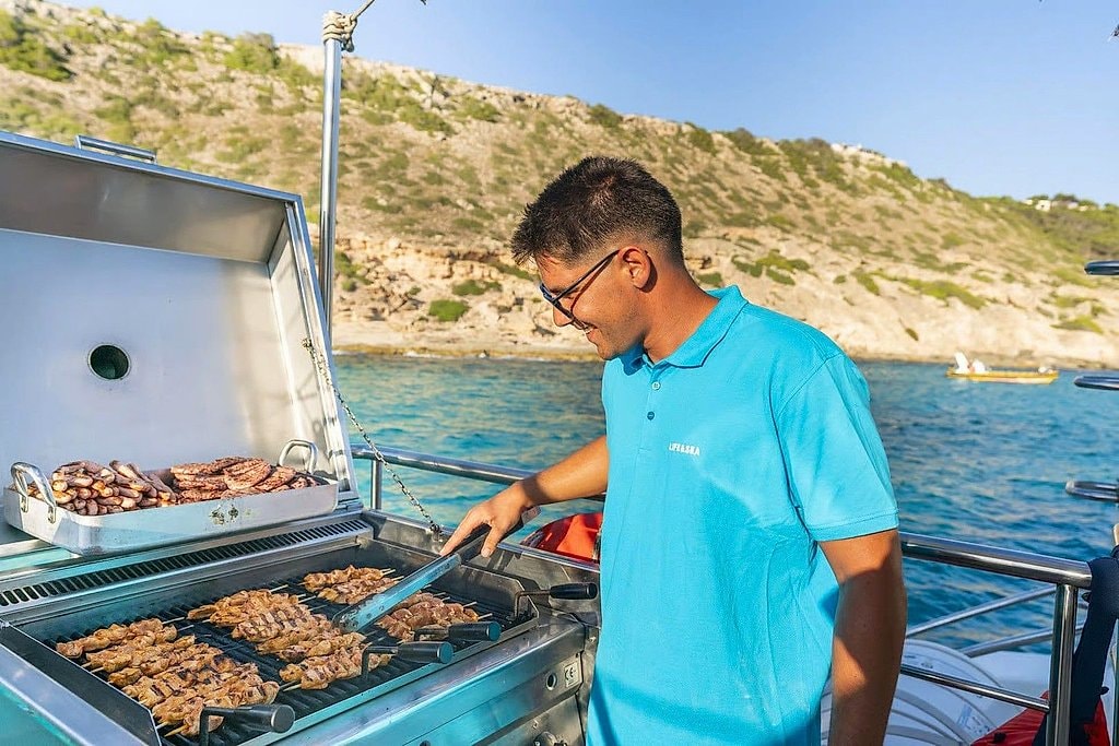 Catamaran Tour with Swimming & Snorkeling in Mallorca